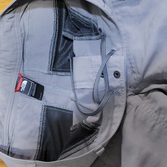 Women's North Face size 12 convertible pants - Picture 4 of 11